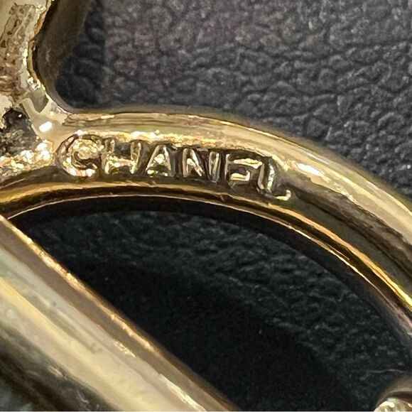 CHANEL Gold and Black Oval Link Bracelet - Picture 5 of 7